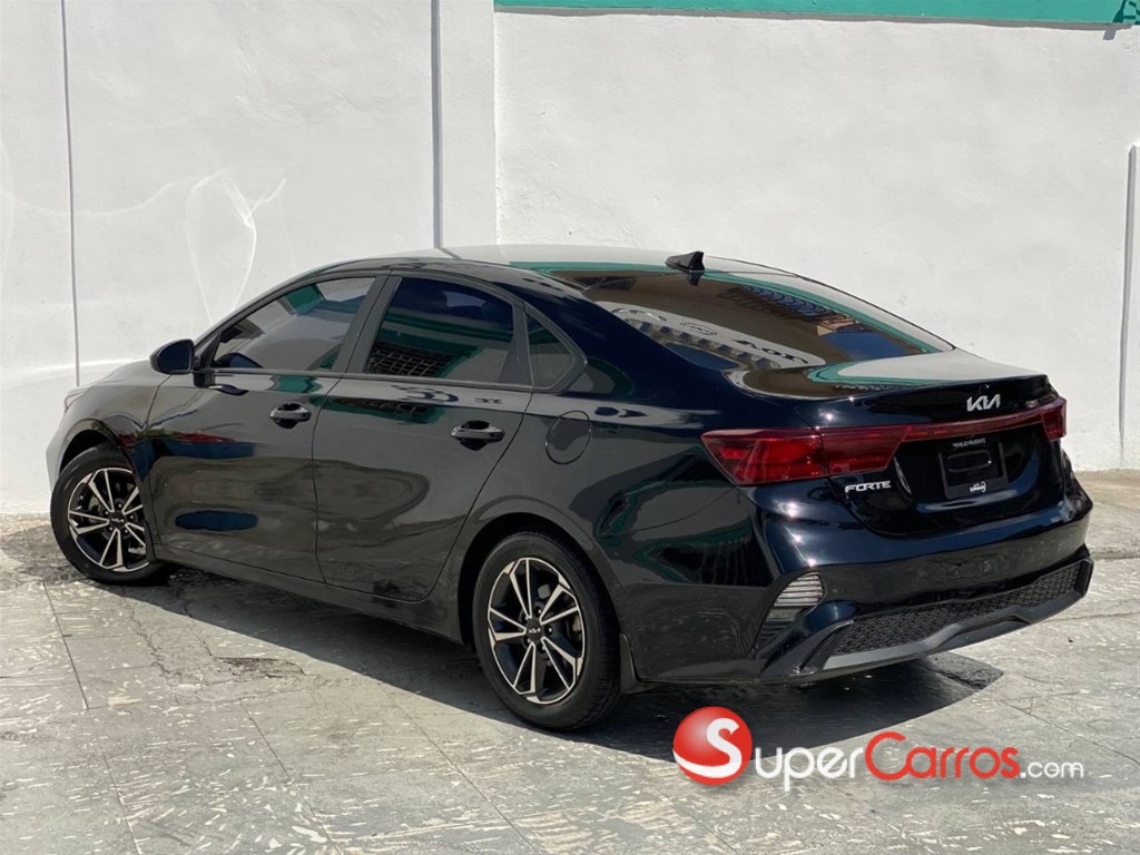 2022 Kia Forte LXS — foto 10 / 12
