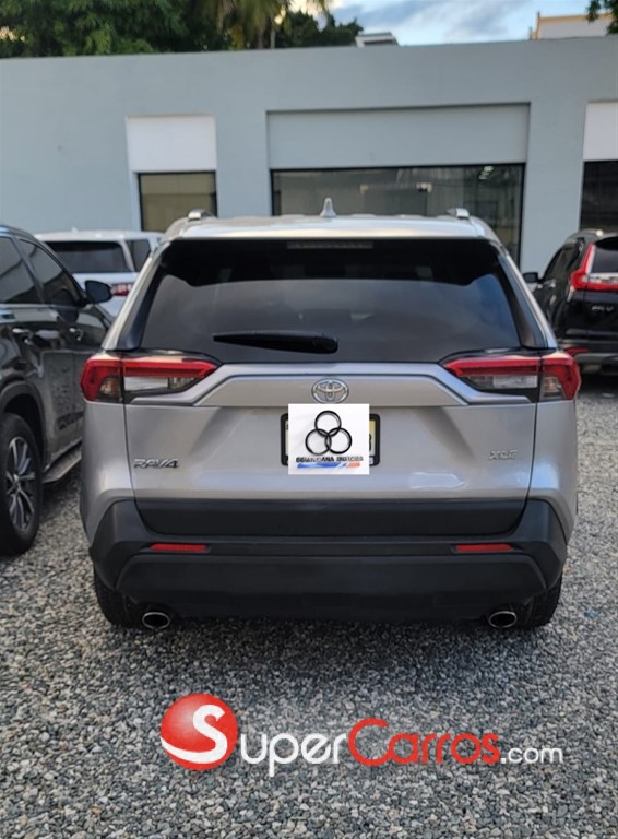 2019 Toyota RAV4 XLE — foto 7 / 12