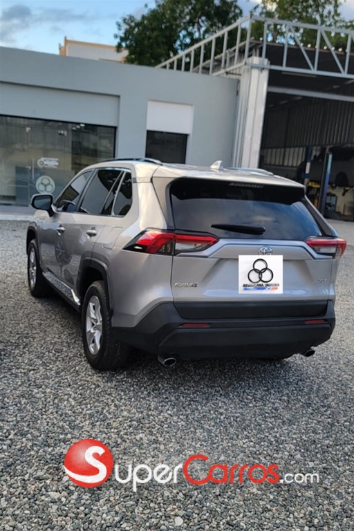 2019 Toyota RAV4 XLE — foto 8 / 12
