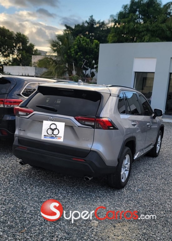 2019 Toyota RAV4 XLE — foto 9 / 12