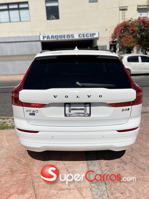 2022 Volvo XC60 B5 PLUS — foto 7 / 12