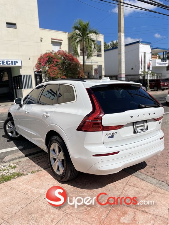 2022 Volvo XC60 B5 PLUS — foto 8 / 12