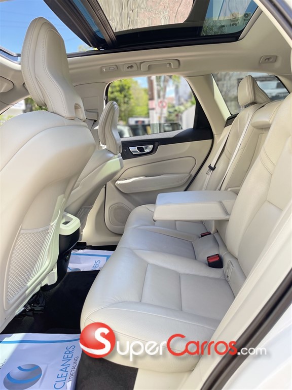 2022 Volvo XC60 B5 PLUS — foto 9 / 12