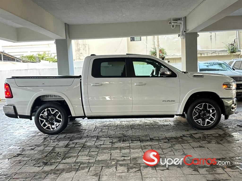 2026 Ram 1500 Laramie Crew Cab — foto 3 / 11