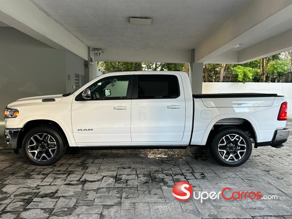 2026 Ram 1500 Laramie Crew Cab — foto 4 / 11