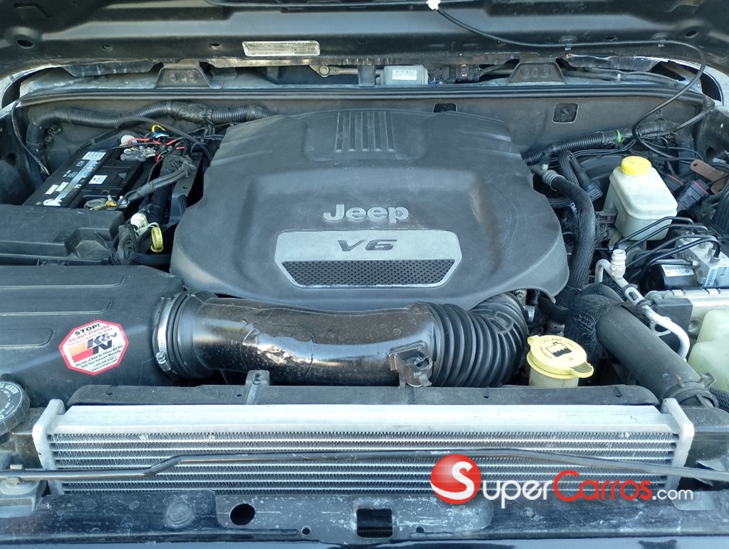 2014 Jeep Wrangler Sahara — foto 6 / 11