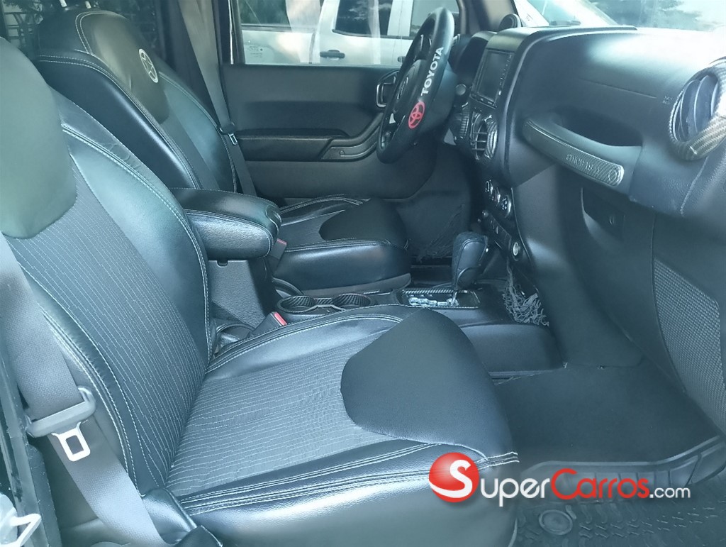 2014 Jeep Wrangler Sahara — foto 7 / 11
