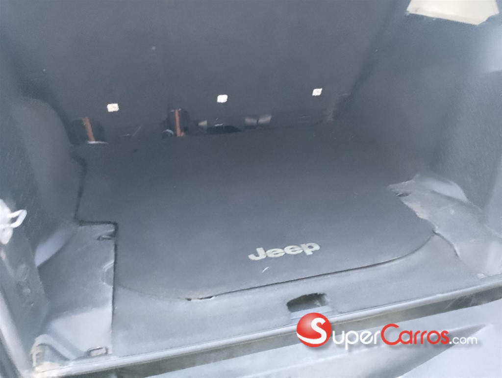 2014 Jeep Wrangler Sahara — foto 9 / 11