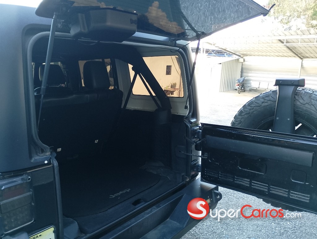 2014 Jeep Wrangler Sahara — foto 11 / 11