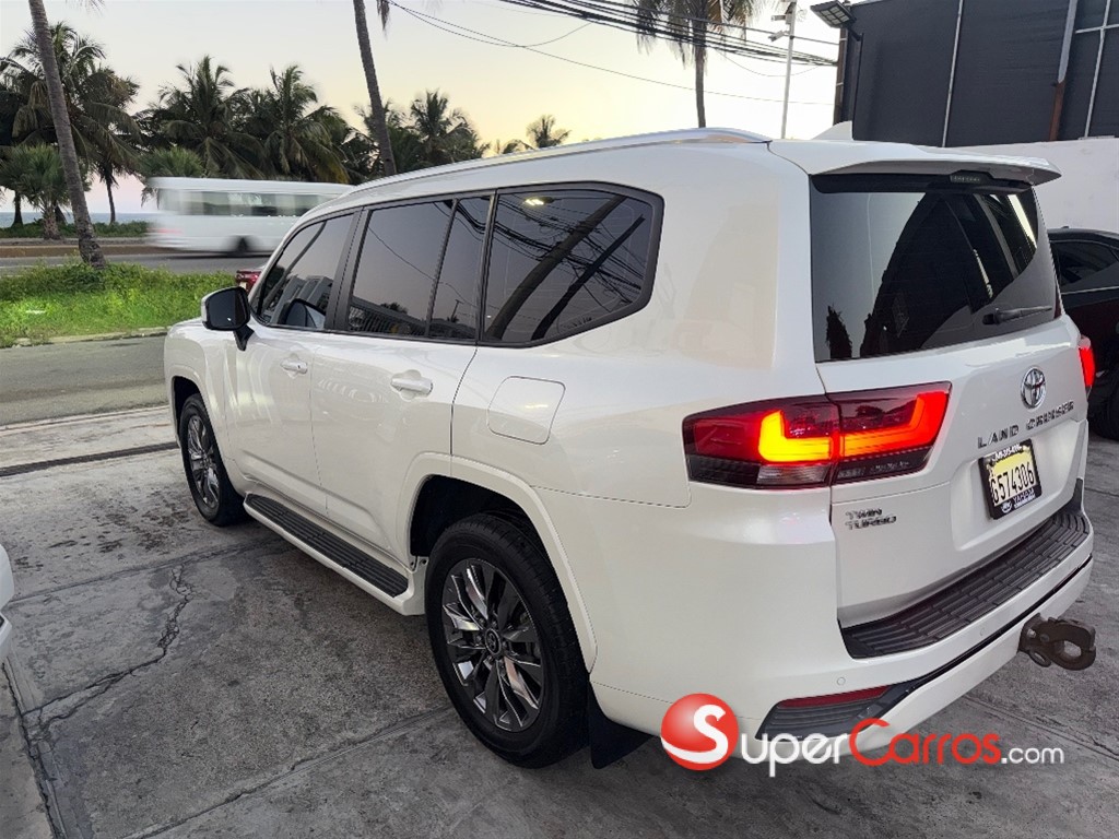 2022 Toyota Land Cruiser 300 — foto 3 / 8