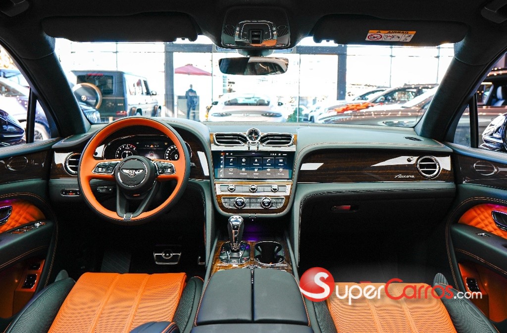 2025 Bentley Bentayga — foto 4 / 12