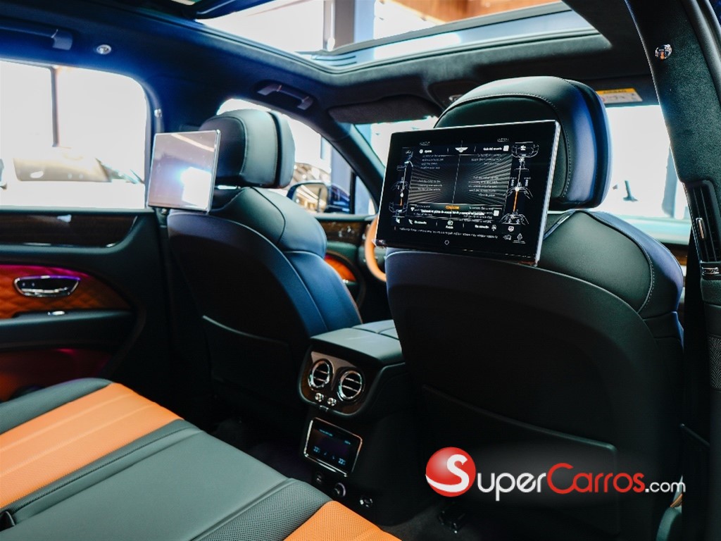 2025 Bentley Bentayga — foto 8 / 12