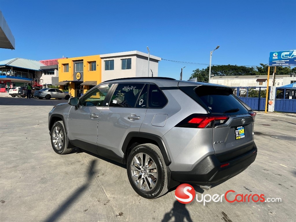 2021 Toyota RAV4 LE — foto 3 / 11