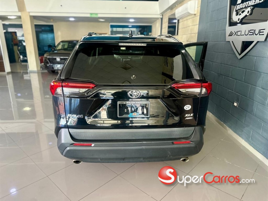 2021 Toyota RAV4 XLE — foto 5 / 12