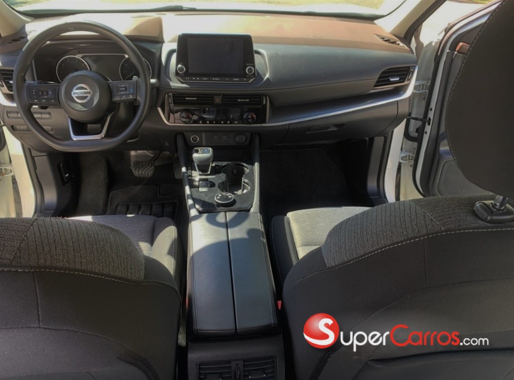 2021 Nissan Rogue SV — foto 8 / 12