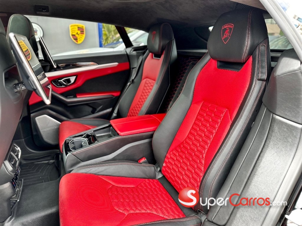2019 Lamborghini Urus — foto 6 / 12
