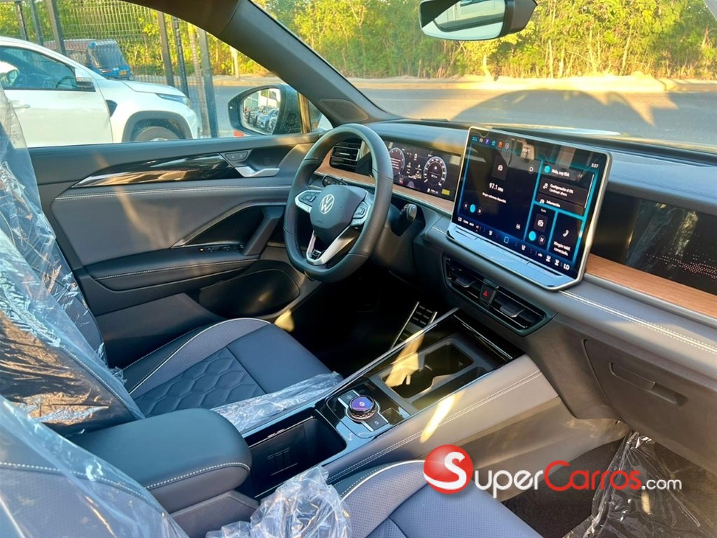 2026 Volkswagen Tiguan R Design — foto 9 / 9