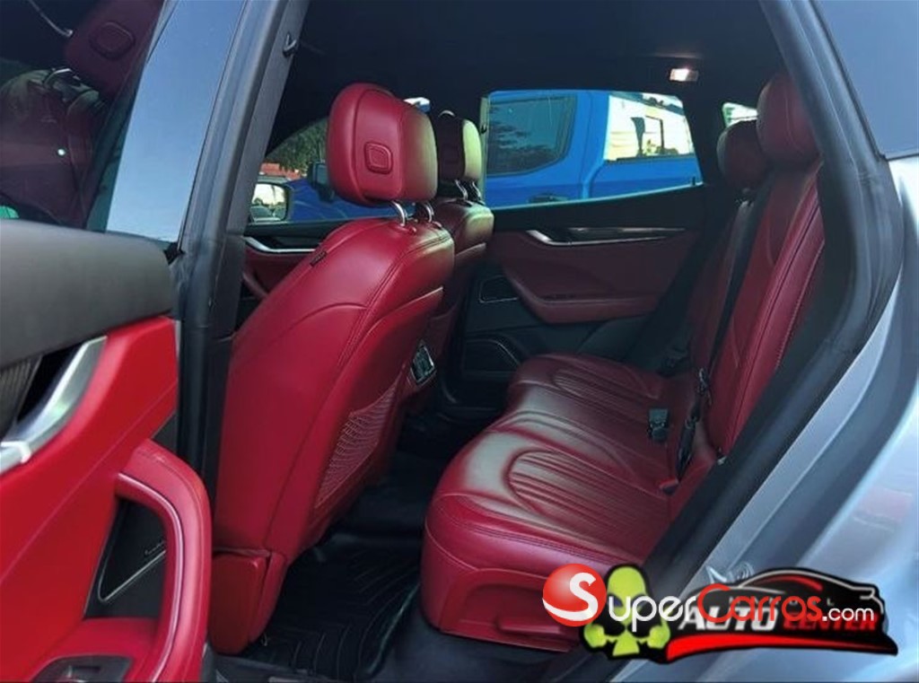 2018 Maserati Levante Luxury — foto 4 / 12