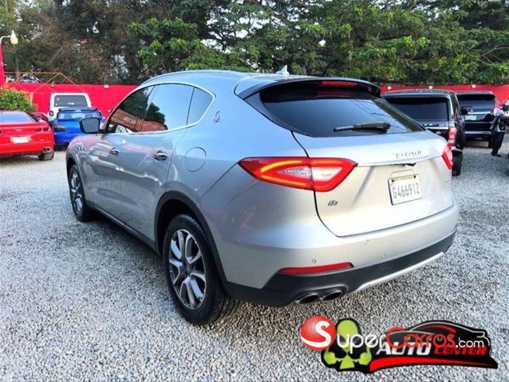 2018 Maserati Levante Luxury — foto 7 / 12