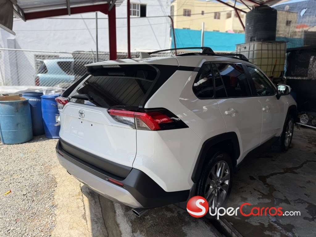 2021 Toyota RAV4 XLE PLUS — foto 2 / 12