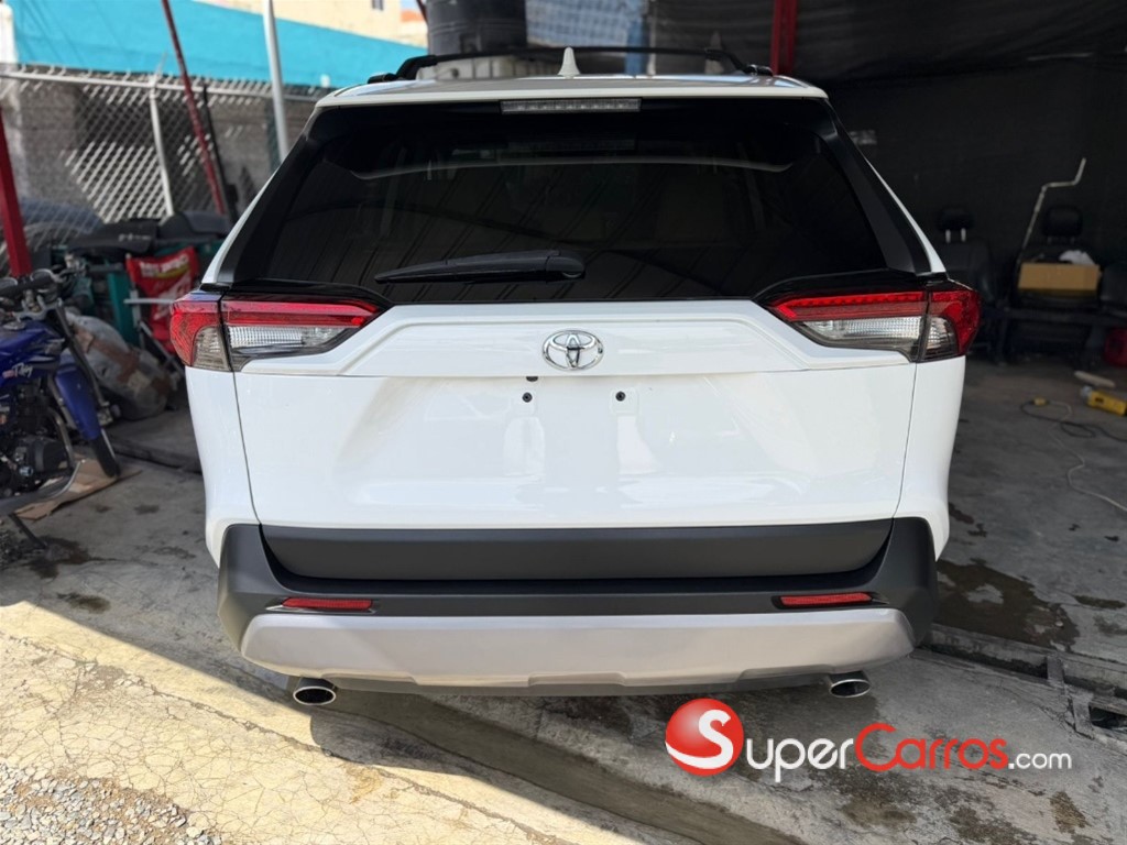 2021 Toyota RAV4 XLE PLUS — foto 3 / 12