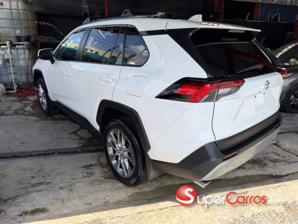 2021 Toyota RAV4 XLE PLUS — foto 4 / 12