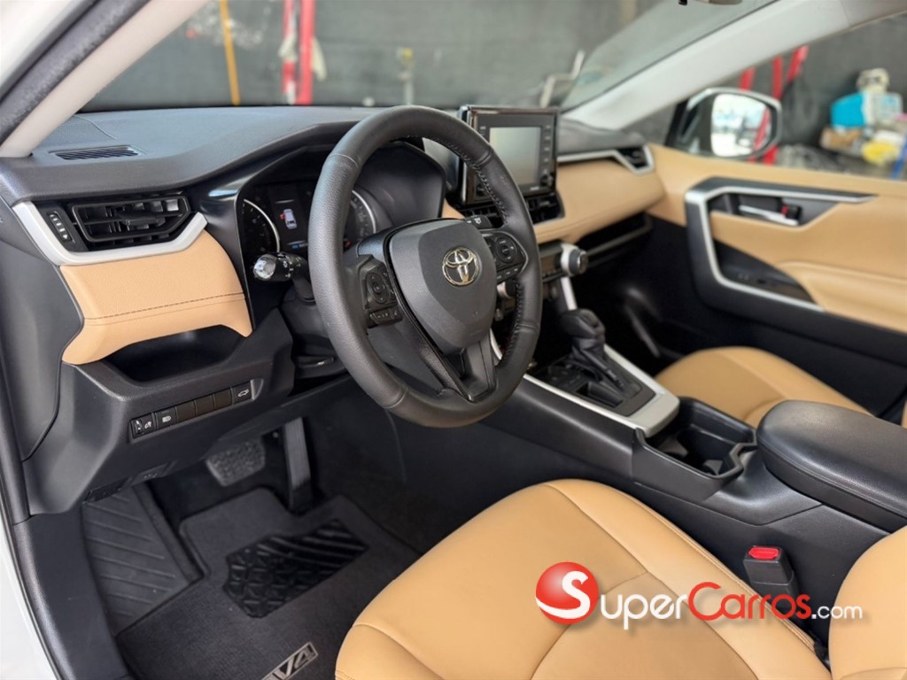 2021 Toyota RAV4 XLE PLUS — foto 7 / 12