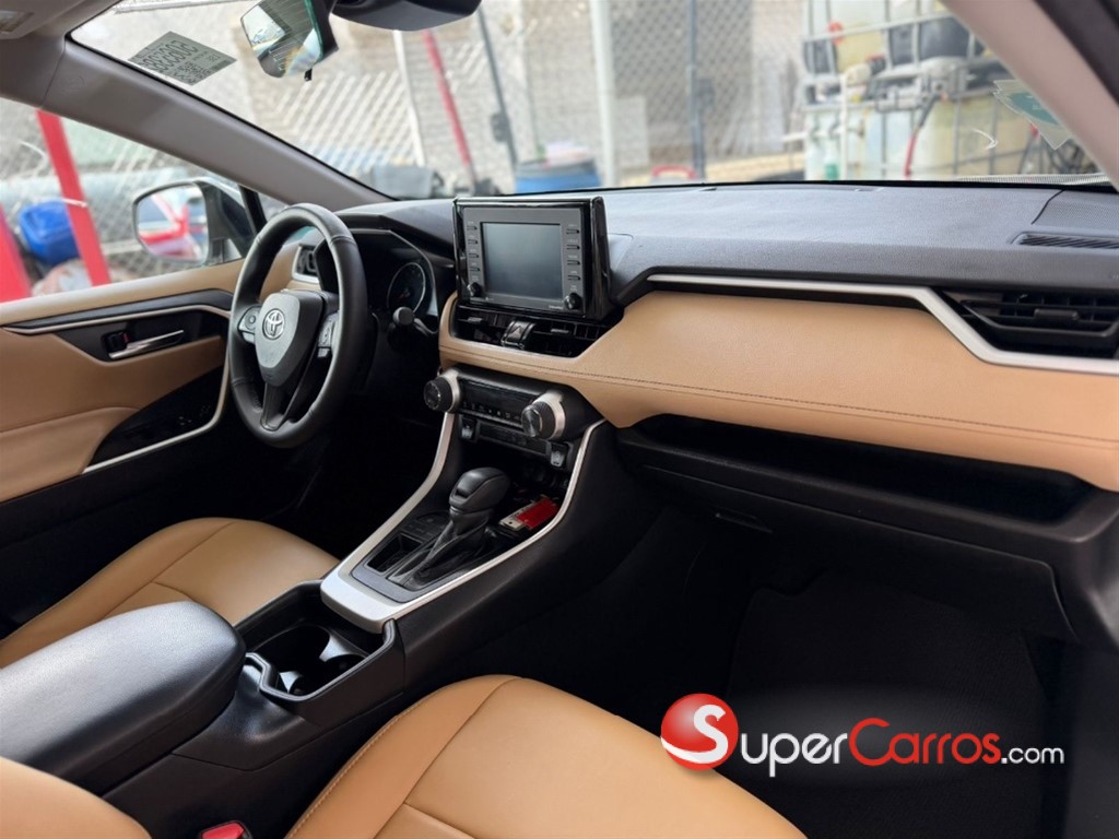 2021 Toyota RAV4 XLE PLUS — foto 8 / 12