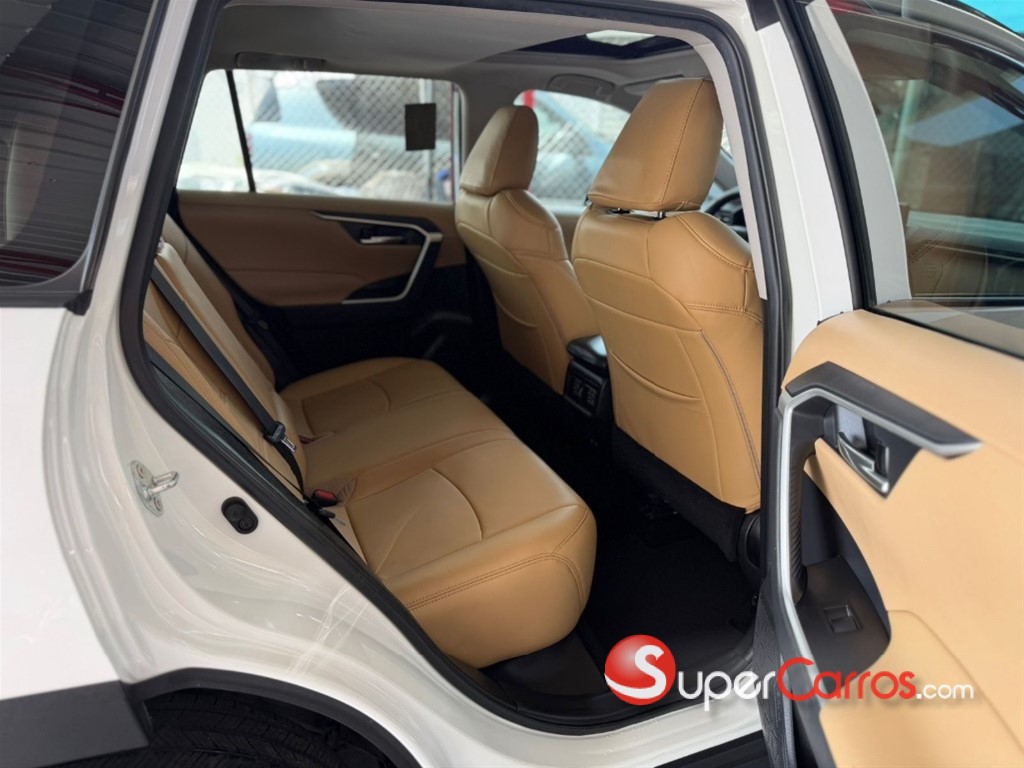 2021 Toyota RAV4 XLE PLUS — foto 10 / 12
