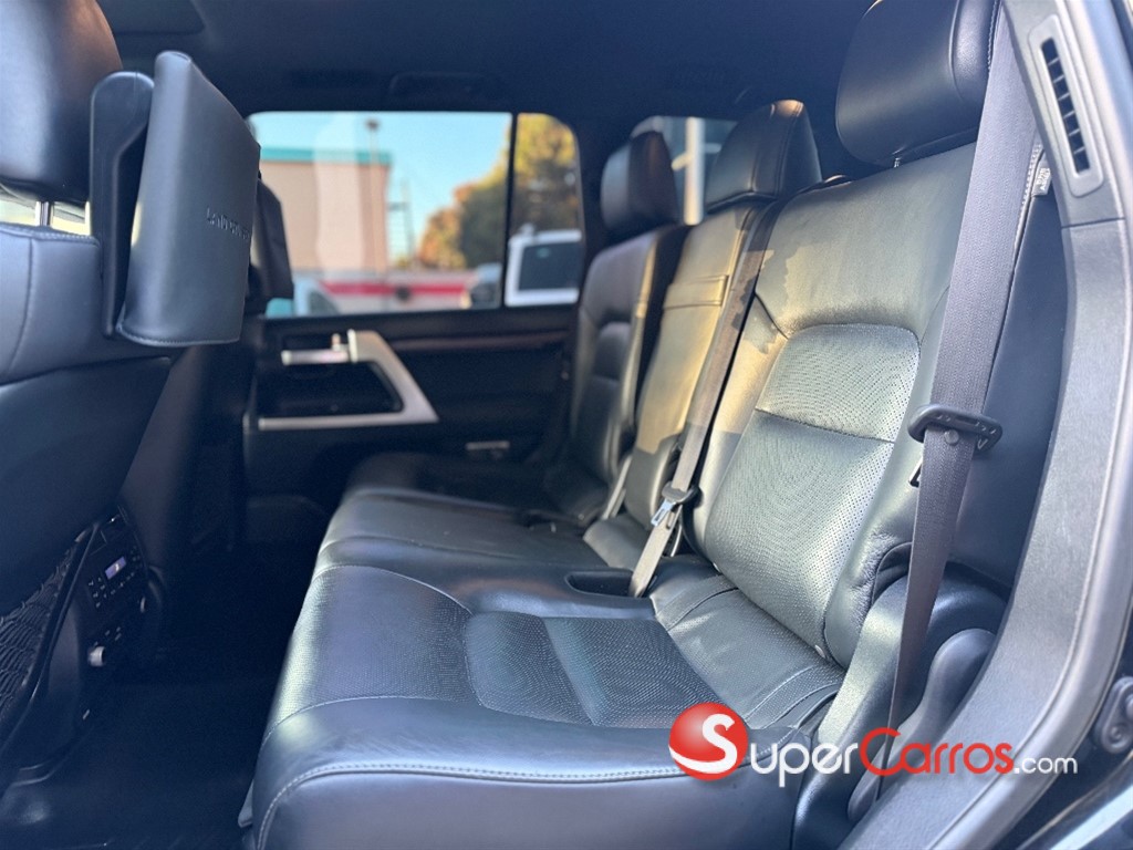 2019 Toyota Land Cruiser VXR — foto 10 / 12