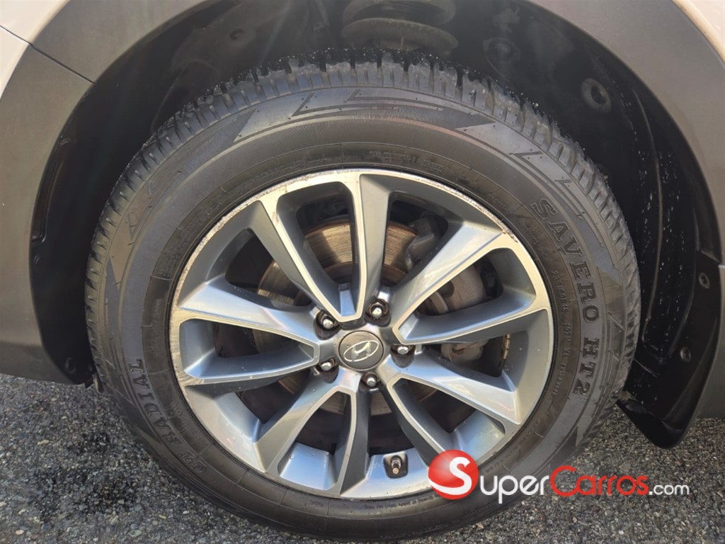 2017 Hyundai Santa Fe SE — foto 7 / 12