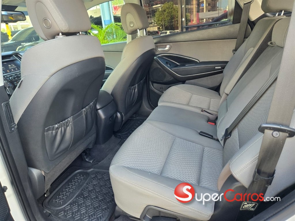 2017 Hyundai Santa Fe SE — foto 10 / 12