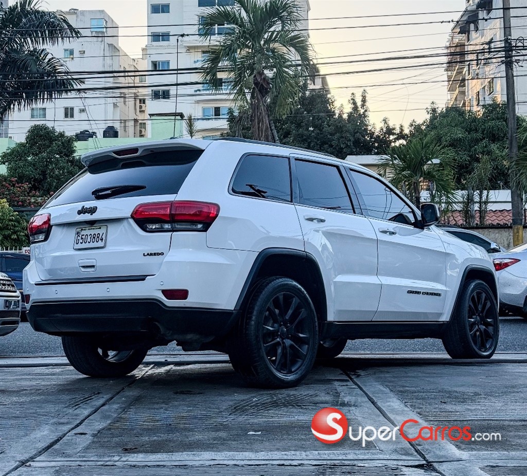 2017 Jeep Grand Cherokee Laredo — foto 2 / 12