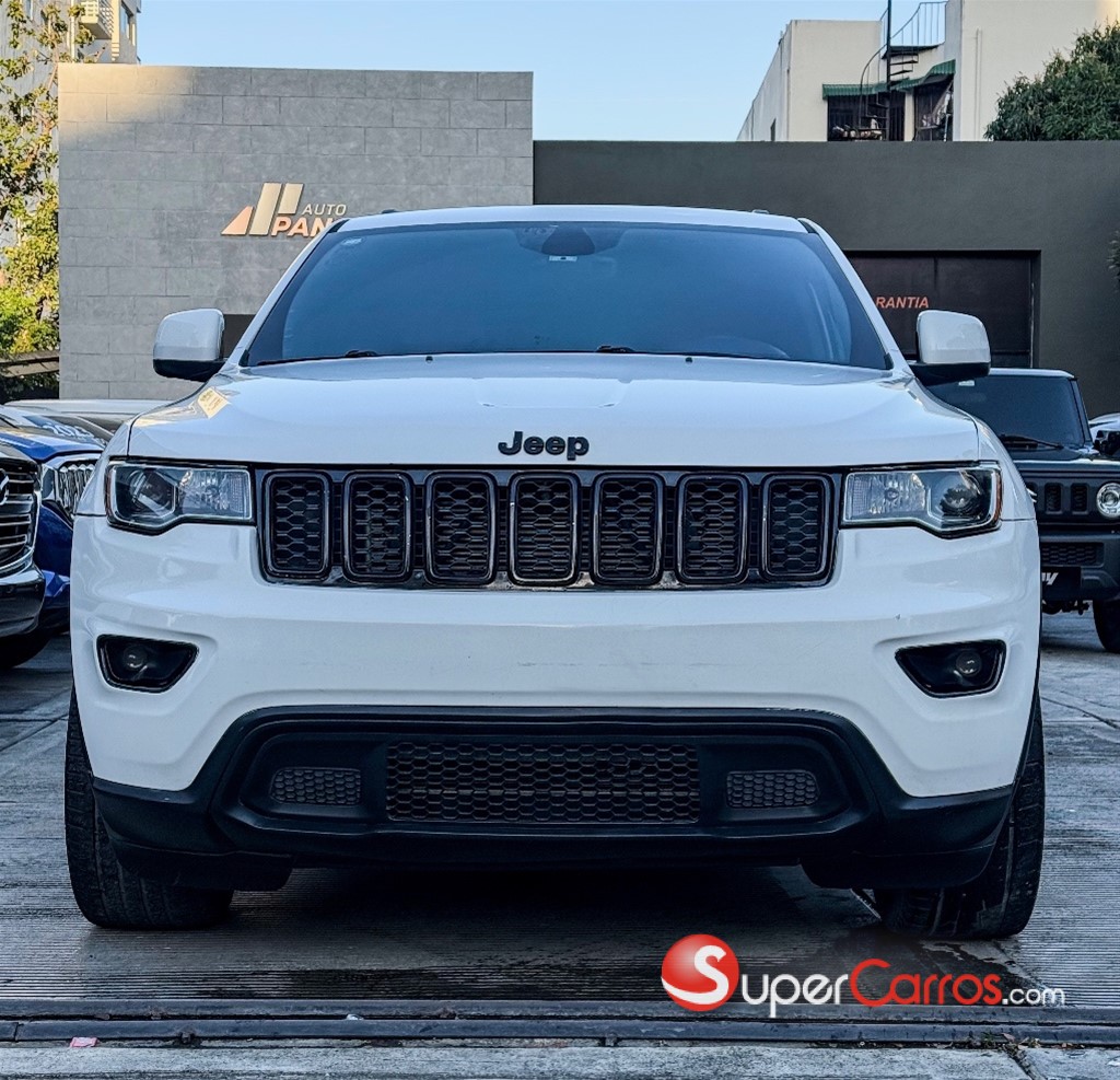 2017 Jeep Grand Cherokee Laredo — foto 10 / 12