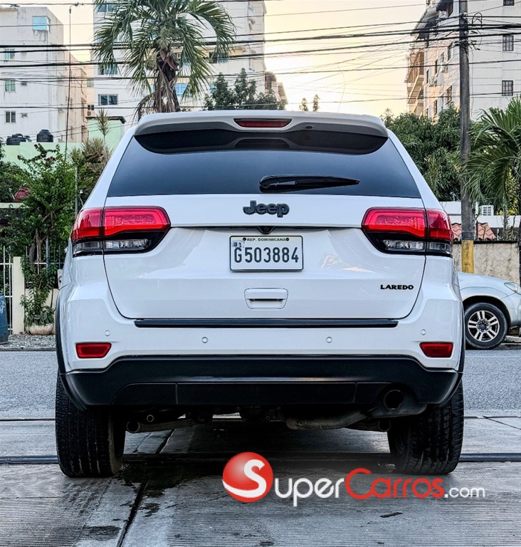 2017 Jeep Grand Cherokee Laredo — foto 11 / 12