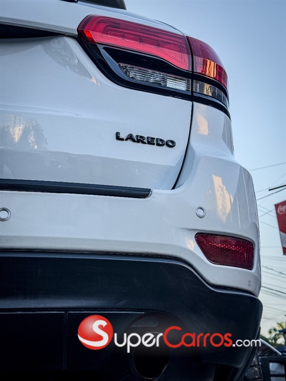 2017 Jeep Grand Cherokee Laredo — foto 12 / 12