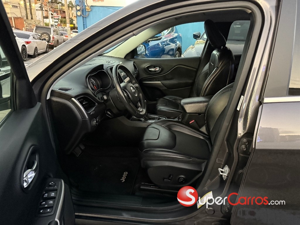 2019 Jeep Cherokee Latitude — foto 8 / 11