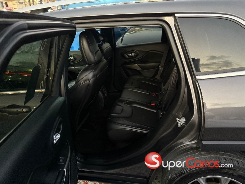 2019 Jeep Cherokee Latitude — foto 9 / 11