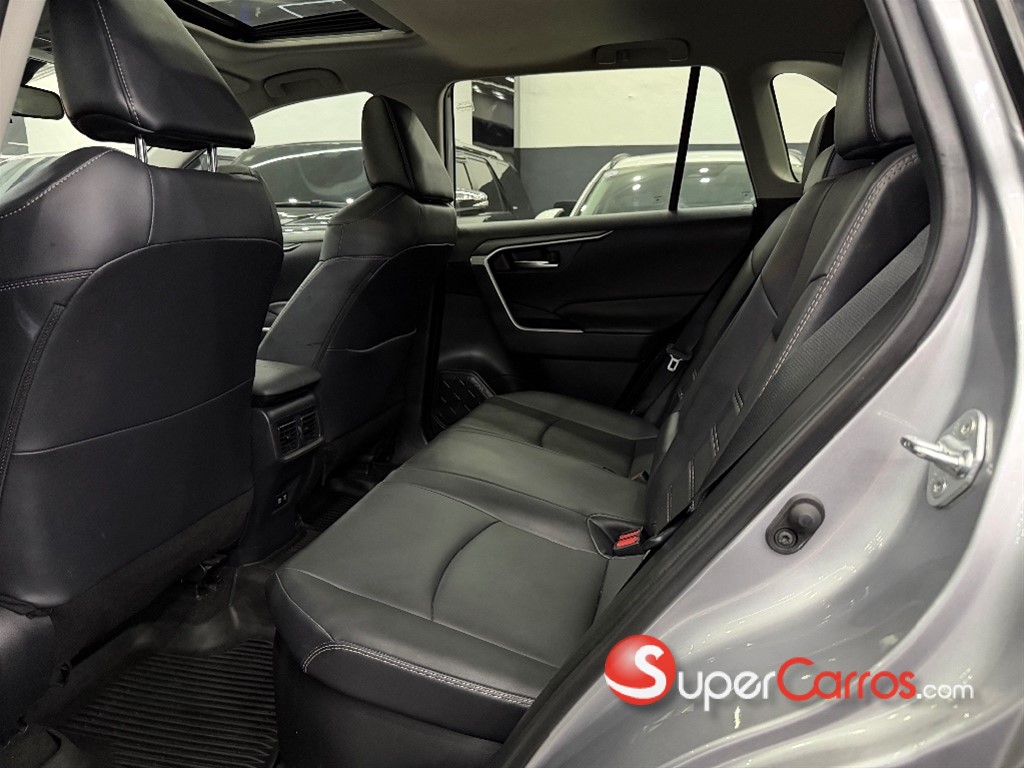 2021 Toyota RAV4 XLE Premium — foto 5 / 7