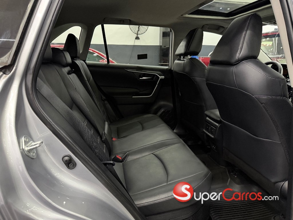 2021 Toyota RAV4 XLE Premium — foto 6 / 7
