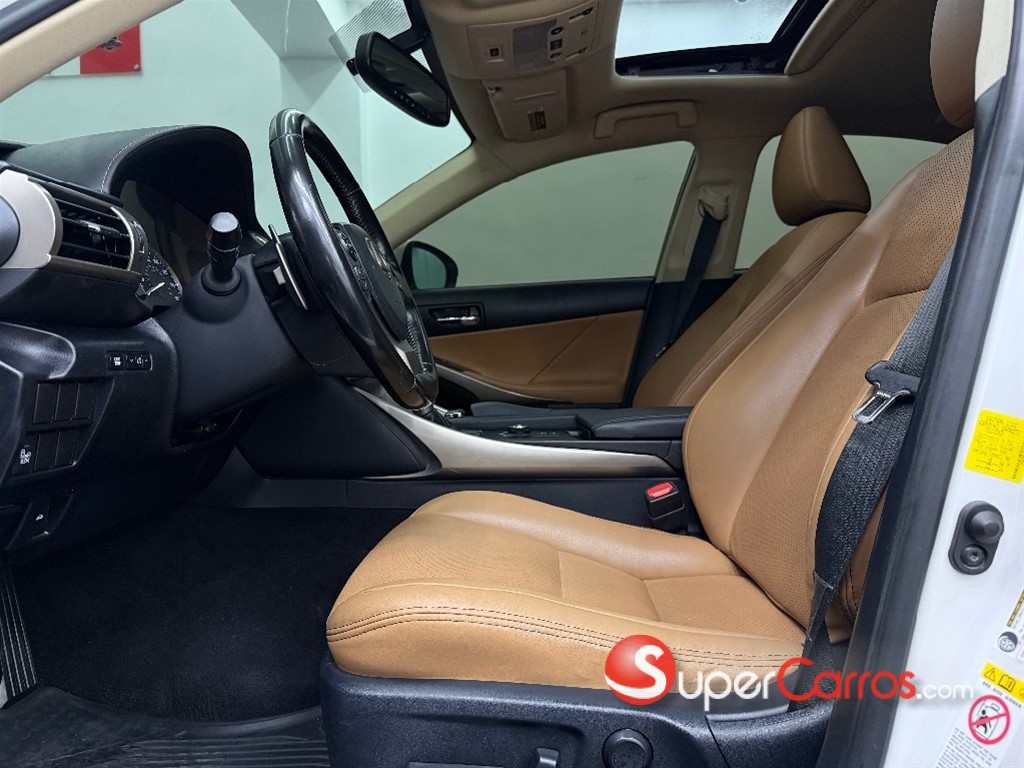 2015 Lexus IS 300 — foto 3 / 9