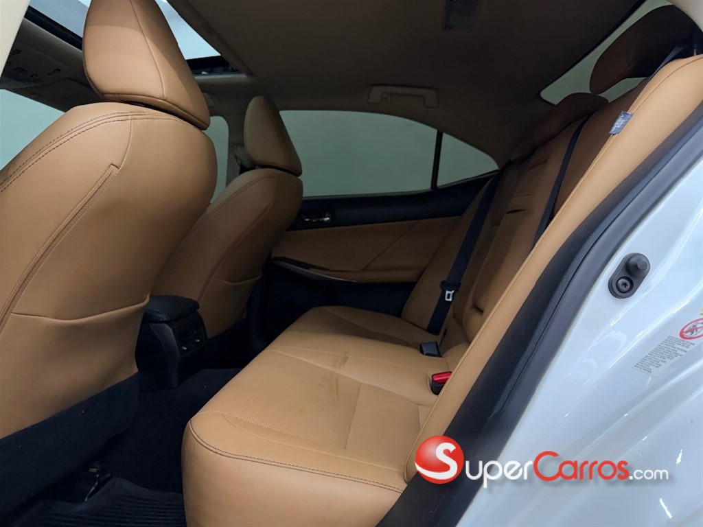 2015 Lexus IS 300 — foto 5 / 9