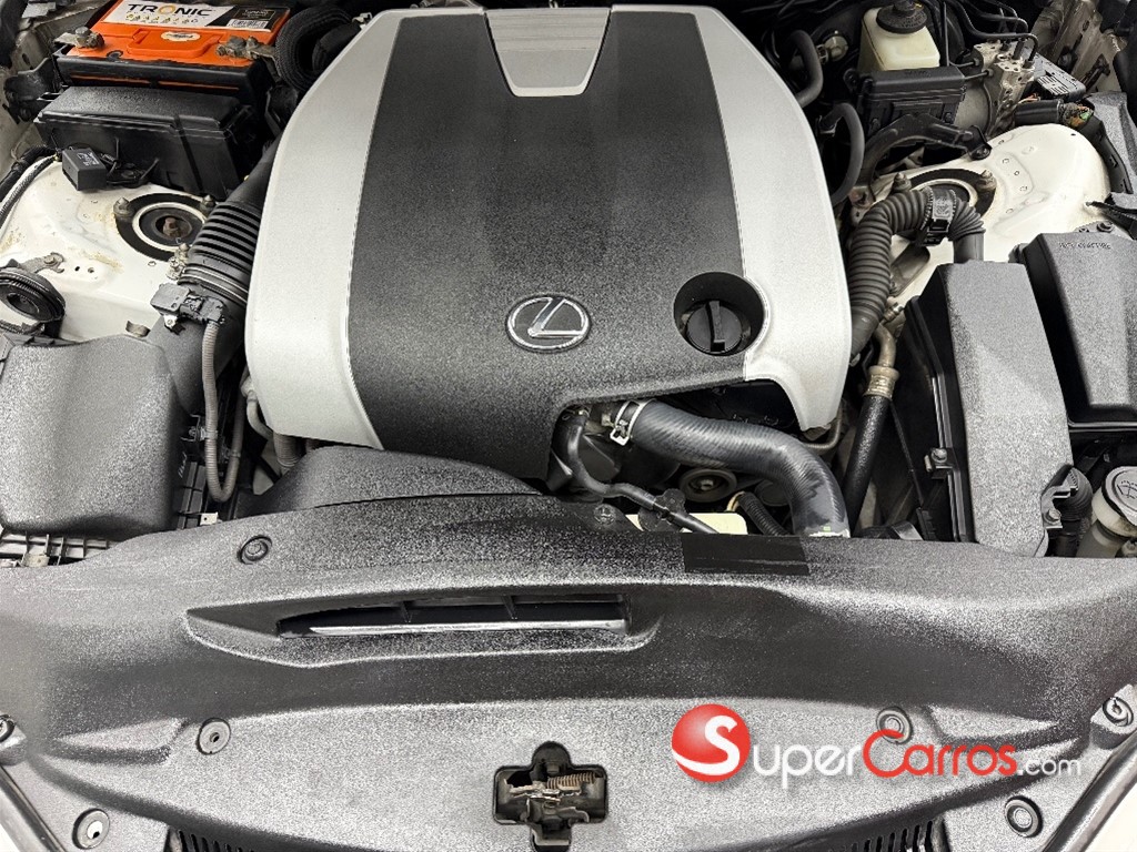 2015 Lexus IS 300 — foto 7 / 9