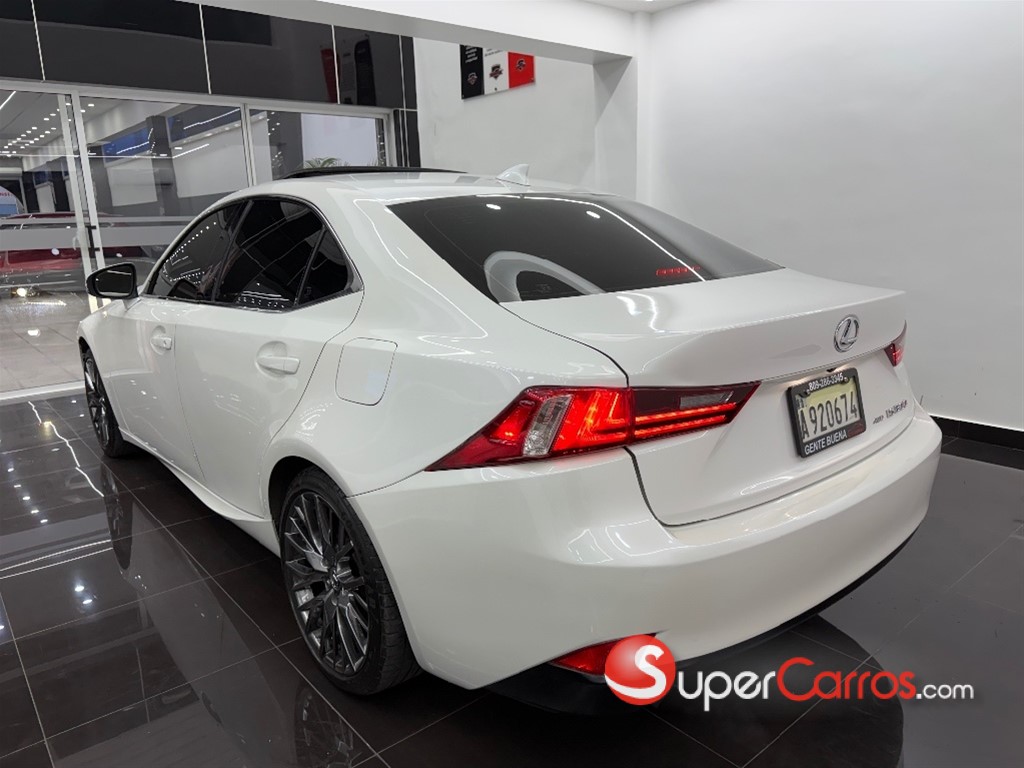 2015 Lexus IS 300 — foto 9 / 9