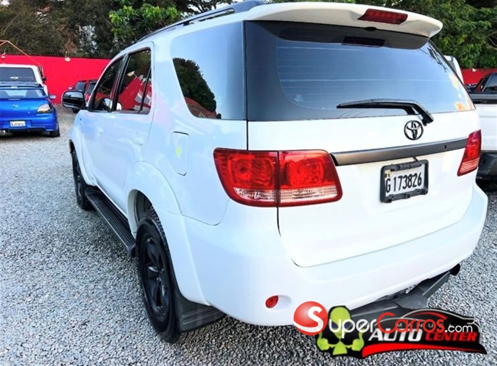 2008 Toyota Fortuner — foto 2 / 11