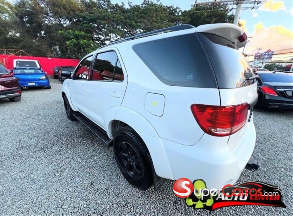 2008 Toyota Fortuner — foto 4 / 11