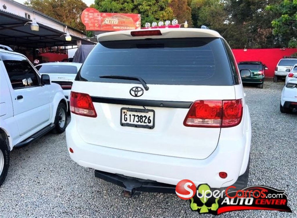 2008 Toyota Fortuner — foto 7 / 11