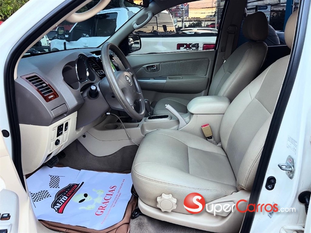 2008 Toyota Fortuner — foto 9 / 11
