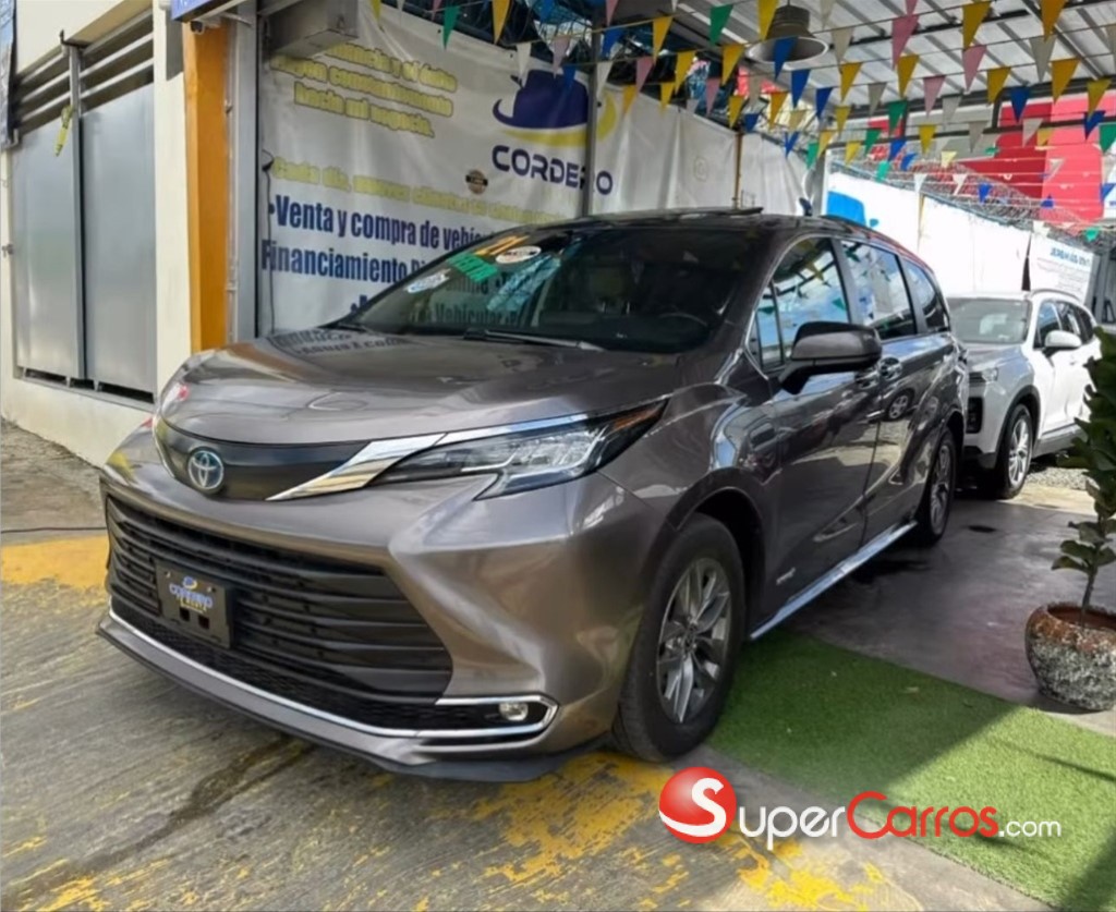 2021 Toyota Sienna XLE