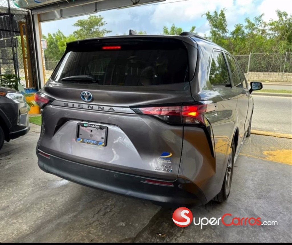 2021 Toyota Sienna XLE — foto 4 / 9